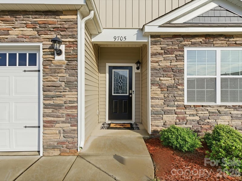 9705 Tea Garden Dr, Gastonia, NC 28056