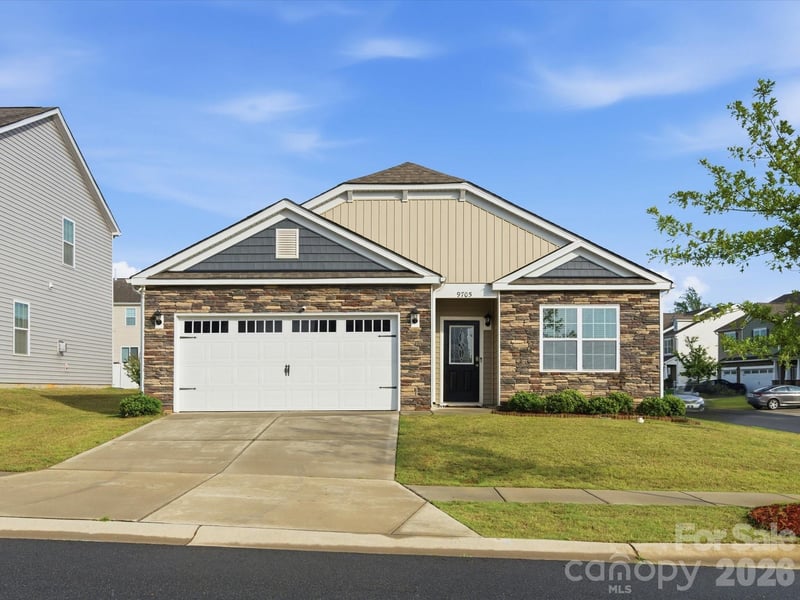 9705 Tea Garden Dr, Gastonia, NC 28056