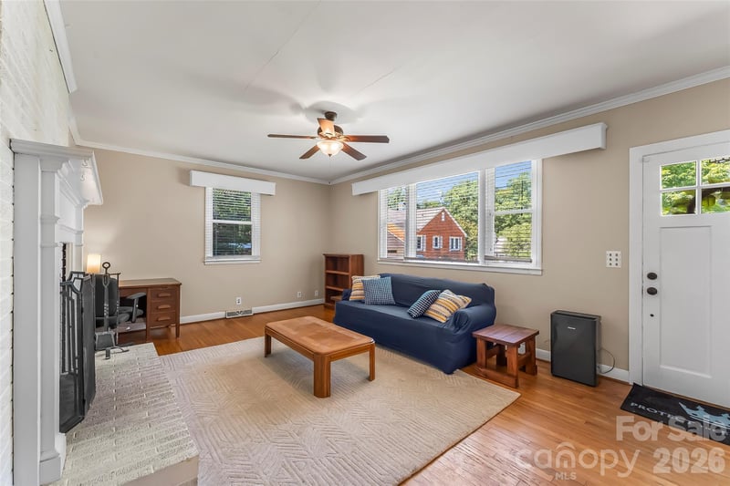 101 Falls St, Morganton, NC 28655