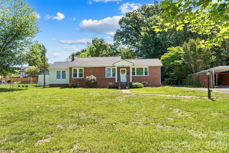 101 Falls St, Morganton, NC 28655