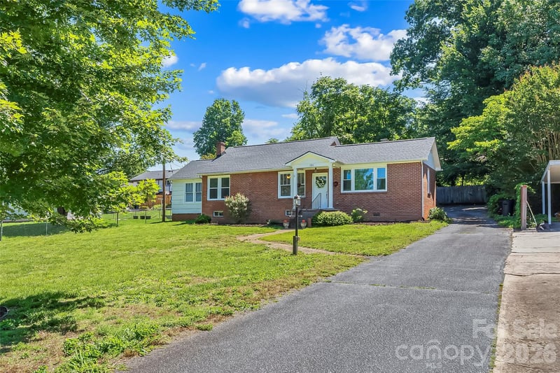 101 Falls St, Morganton, NC 28655