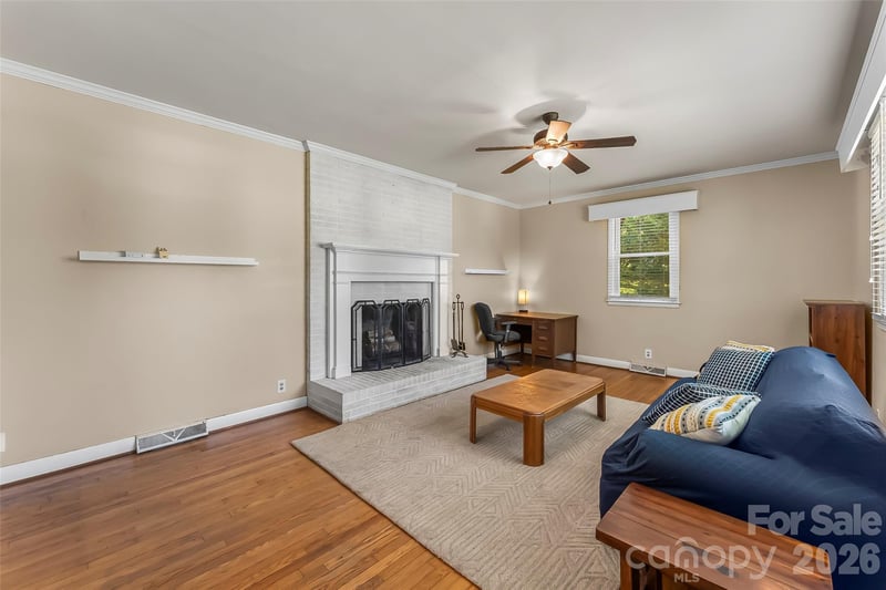 101 Falls St, Morganton, NC 28655