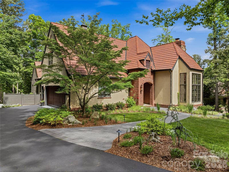 907 Kells Blue Ct, Biltmore Lake, NC 28715