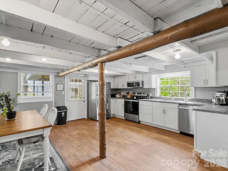 140 Locust Grove Rd, Weaverville, NC 28787