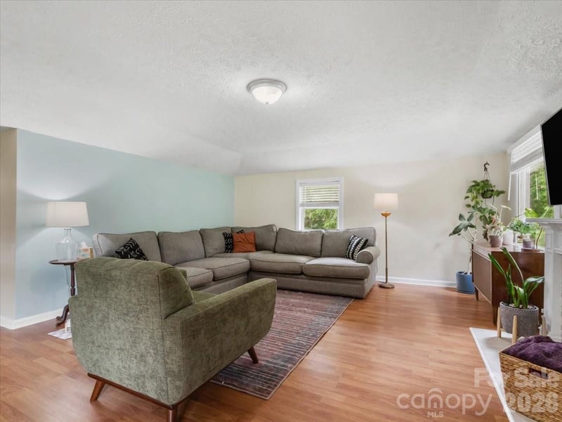 140 Locust Grove Rd, Weaverville, NC 28787