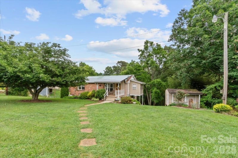 140 Locust Grove Rd, Weaverville, NC 28787