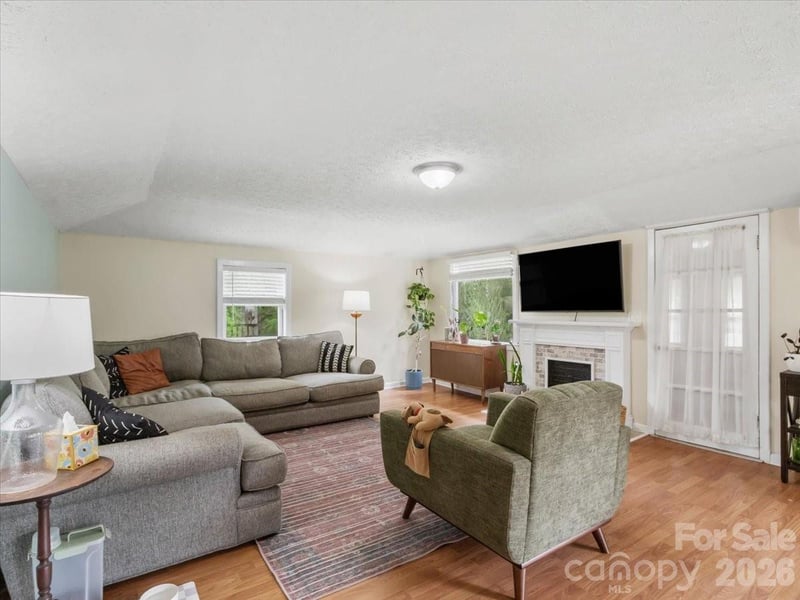 140 Locust Grove Rd, Weaverville, NC 28787