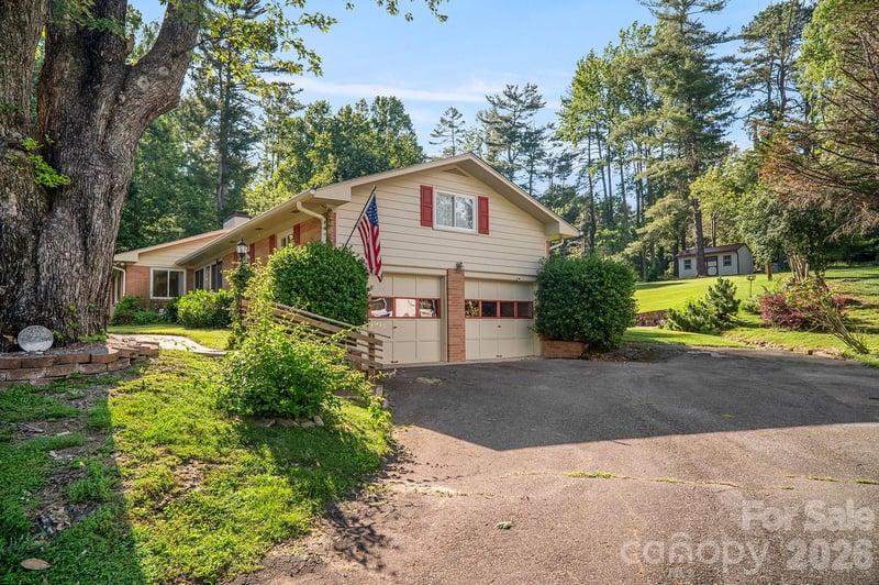 1235 Ashby Ln, Hendersonville, NC 28791