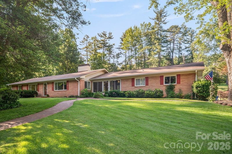 1235 Ashby Ln, Hendersonville, NC 28791