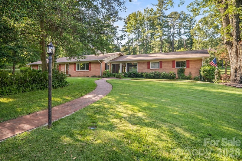 1235 Ashby Ln, Hendersonville, NC 28791