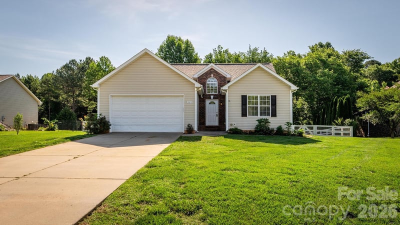 235 Kendra Dr, Mooresville, NC 28117