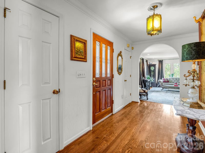 8 Sunny Ridge Dr, Asheville, NC 28804