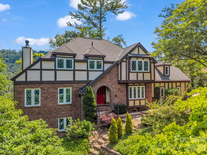 8 Sunny Ridge Dr, Asheville, NC 28804