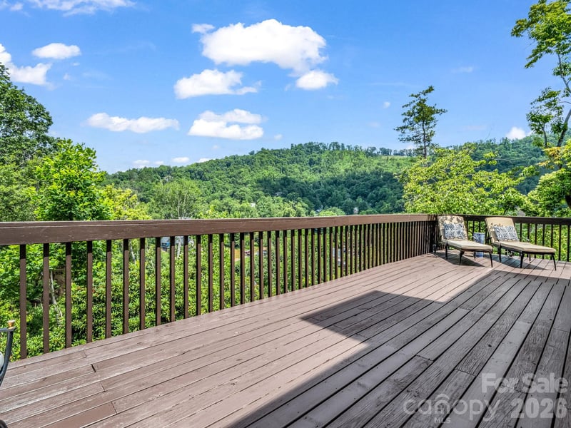 8 Sunny Ridge Dr, Asheville, NC 28804