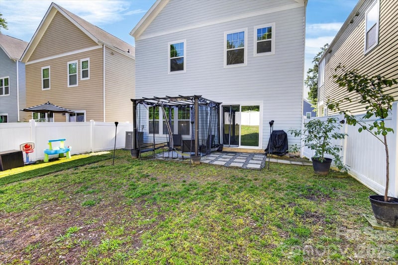 548 Kingsway Cir, Charlotte, NC 28214