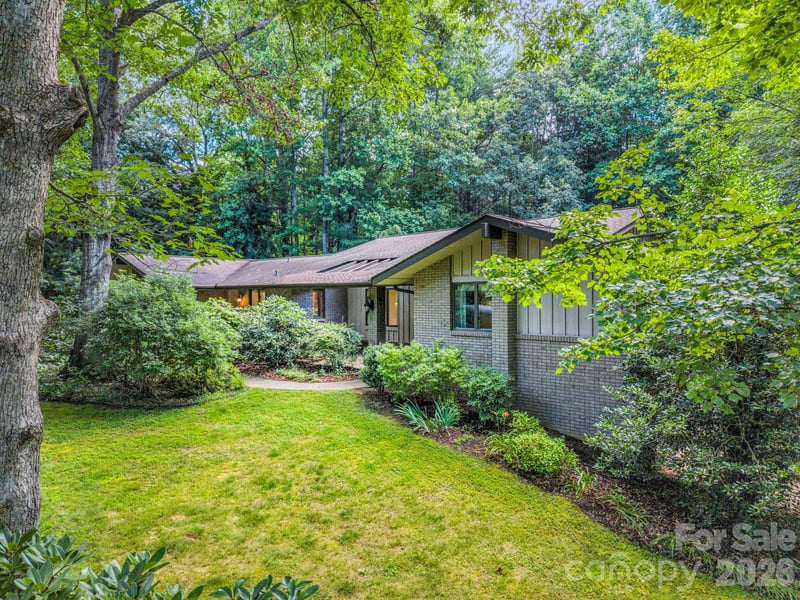 115 Woodhaven Dr, Hendersonville, NC 28739