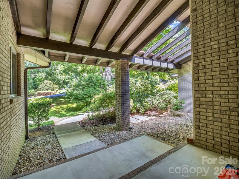 115 Woodhaven Dr, Hendersonville, NC 28739