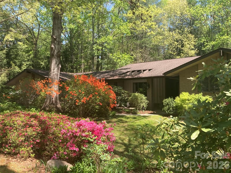 115 Woodhaven Dr, Hendersonville, NC 28739