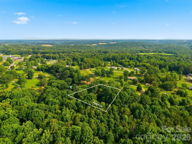 4075 Mamas Garden Dr, Hickory, NC 28602