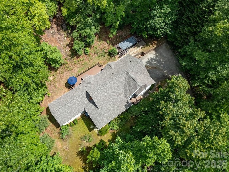 144 Lakeland Dr, Pisgah Forest, NC 28768