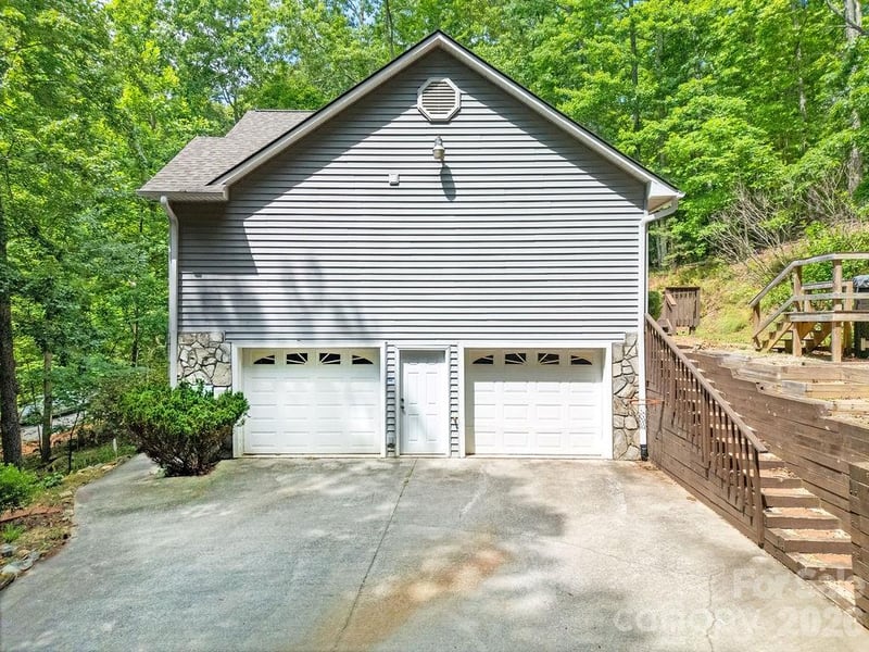 144 Lakeland Dr, Pisgah Forest, NC 28768