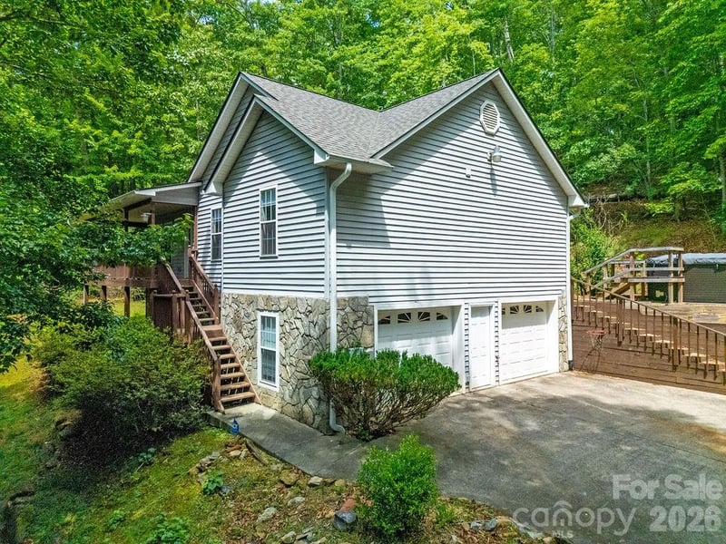 144 Lakeland Dr, Pisgah Forest, NC 28768