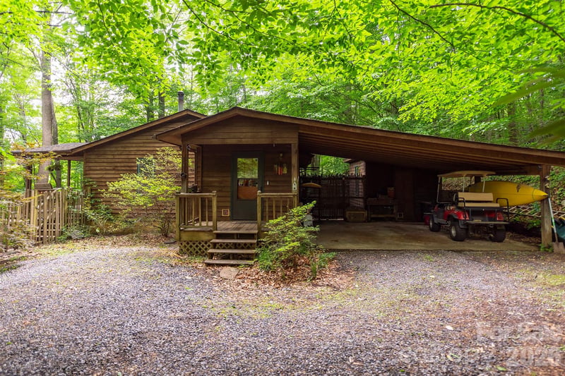 23 Hunting Lodge Dr, Black Mountain, NC 28711