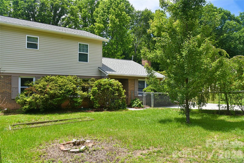 115 Wicklow Dr, Asheville, NC 28806