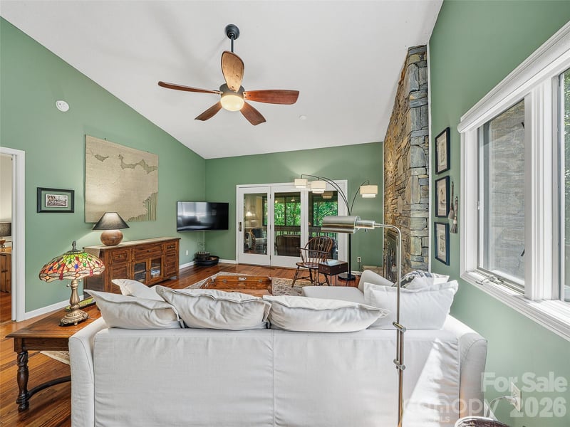 301 White Oak Dr, Hendersonville, NC 28791