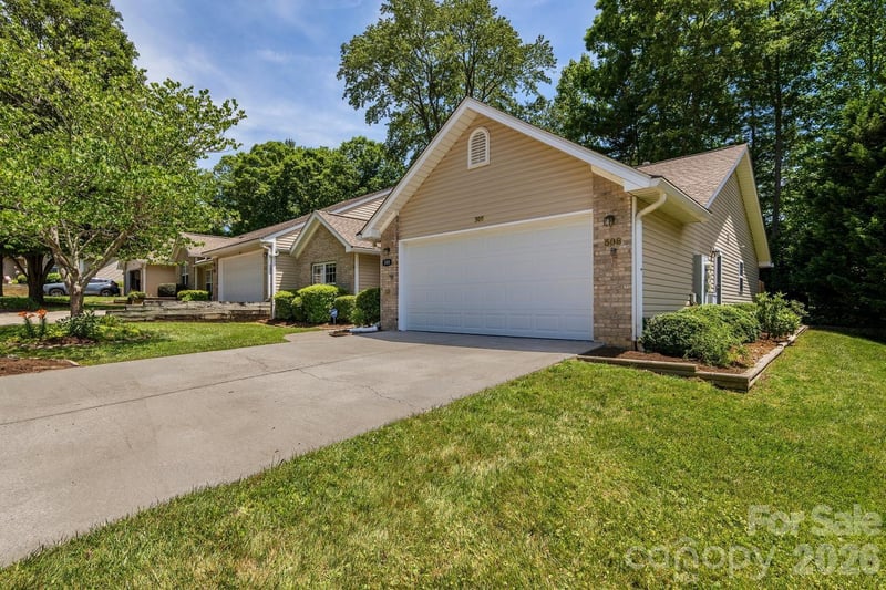 308 Wiltshire Cir, Fletcher, NC 28732