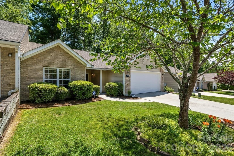 308 Wiltshire Cir, Fletcher, NC 28732