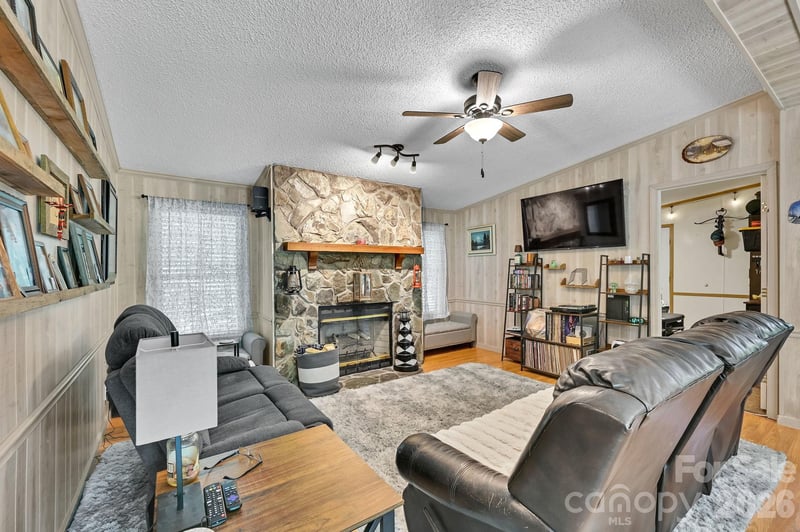 560 Morgan Branch Rd, Marshall, NC 28753