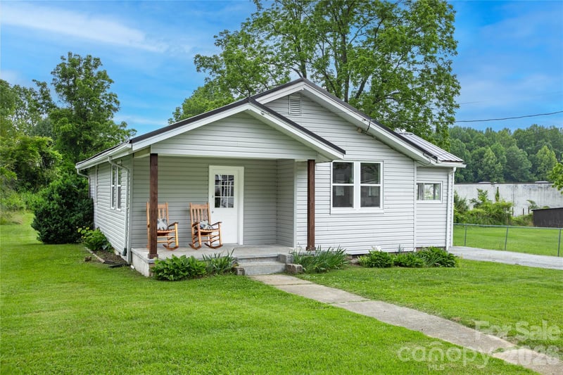 154 Burrell Ave, Brevard, NC 28712