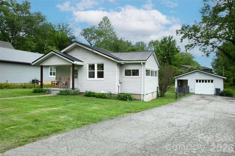 154 Burrell Ave, Brevard, NC 28712