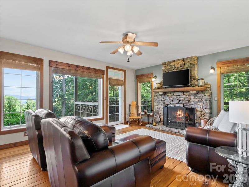 250 Creekside Way #C102, Burnsville, NC 28714