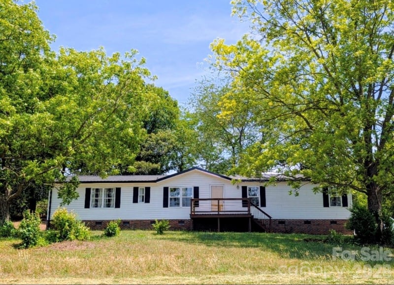 33 Honeysuckle Ln, Taylorsville, NC 28682