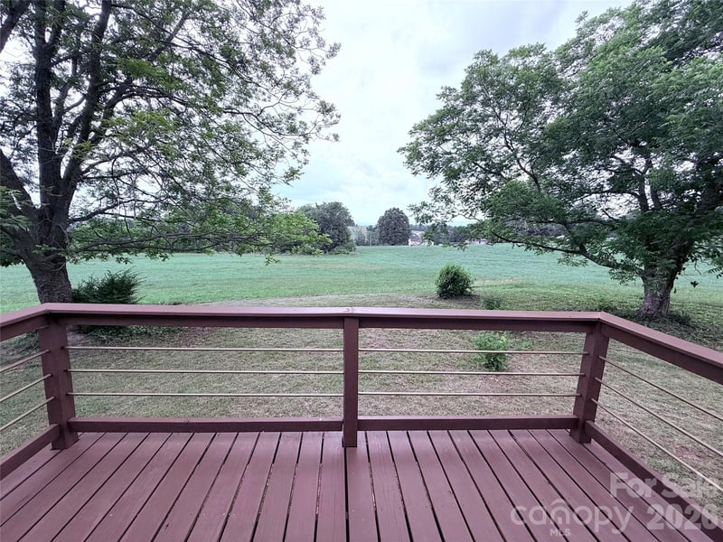 33 Honeysuckle Ln, Taylorsville, NC 28682