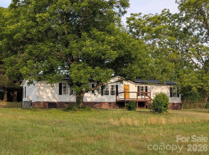 33 Honeysuckle Ln, Taylorsville, NC 28682