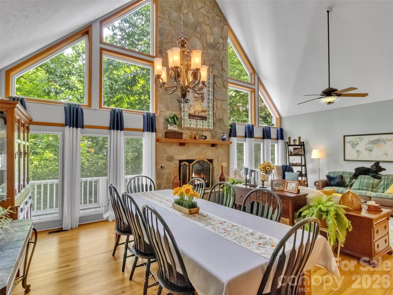 33 Buttercup Pl, Maggie Valley, NC 28751