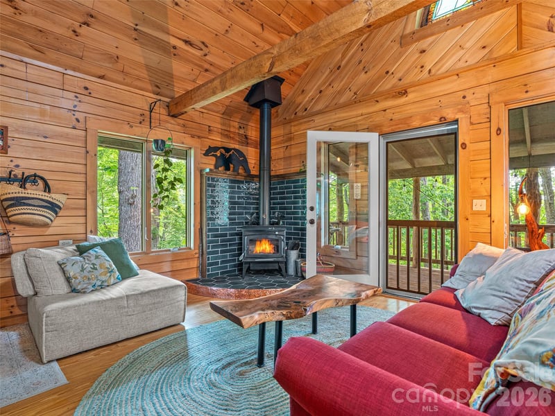 520 Patricia Rd, Black Mountain, NC 28711