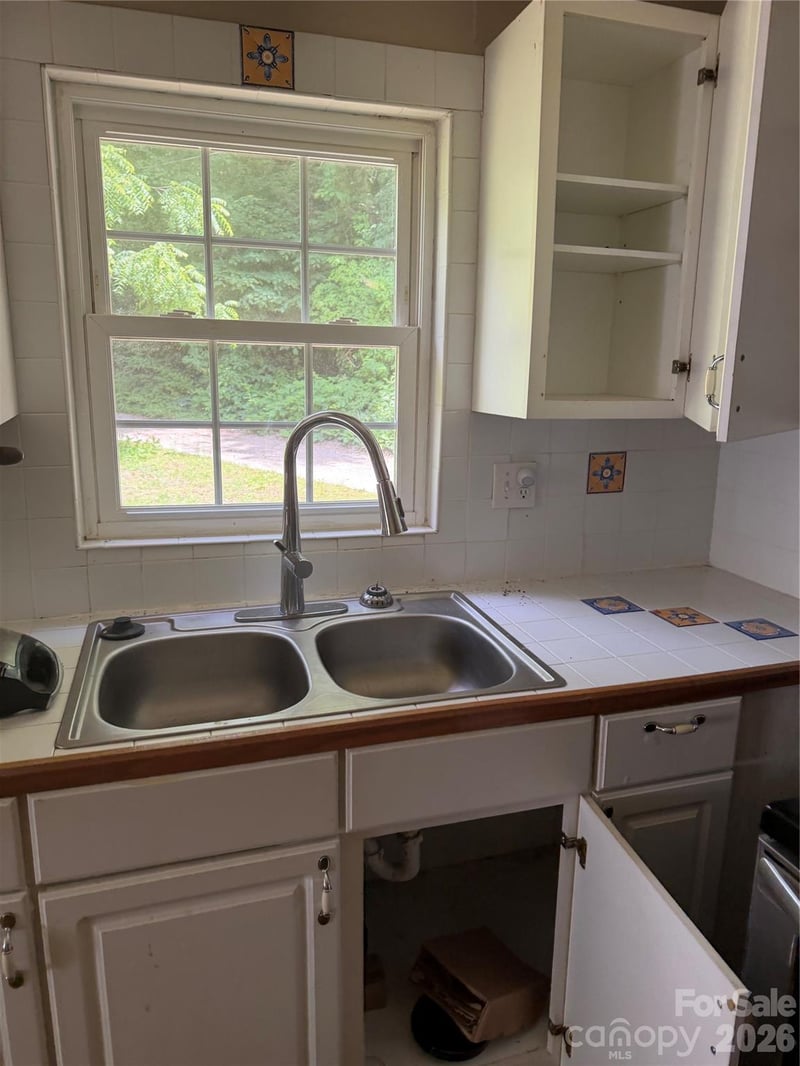 21 Old Post Office Dr, Marion, NC 28752