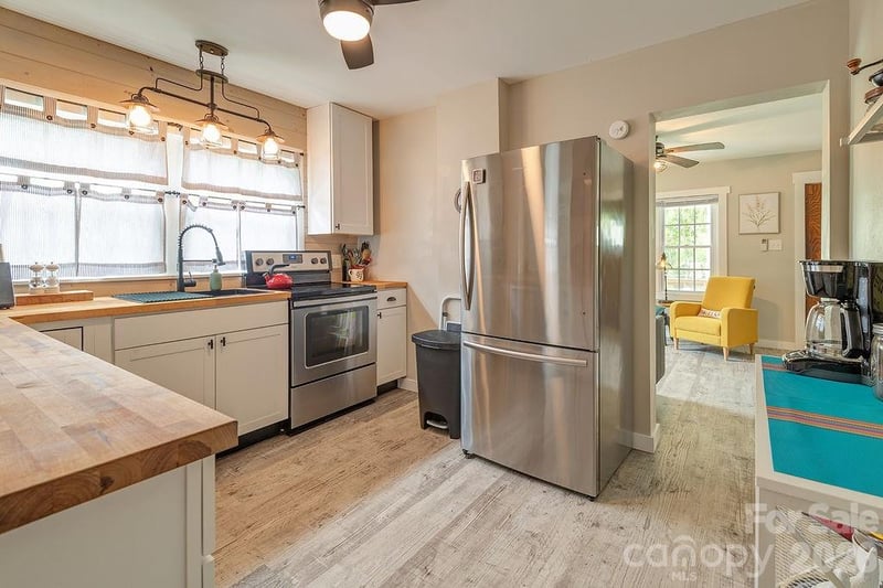 50 Hutchins Rd, Black Mountain, NC 28711
