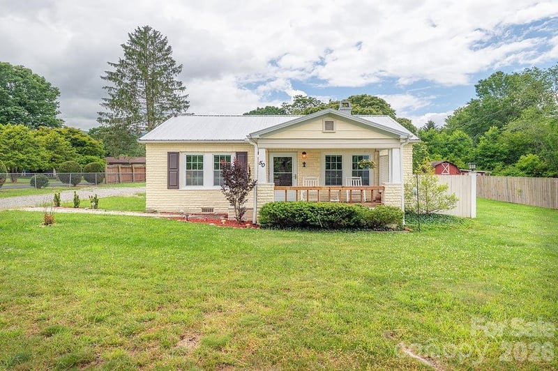 50 Hutchins Rd, Black Mountain, NC 28711