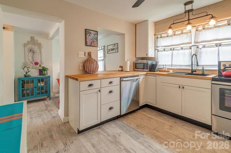 50 Hutchins Rd, Black Mountain, NC 28711