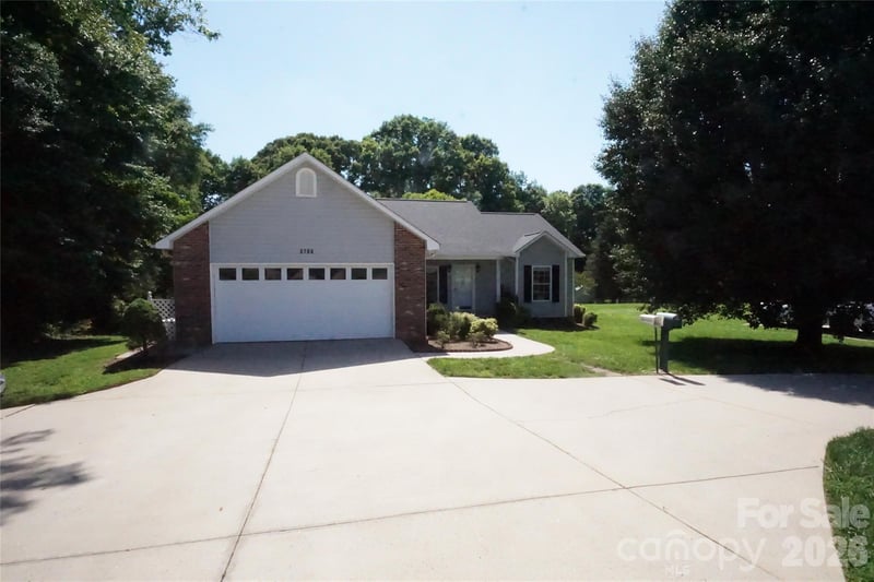 3795 River Rd, Hickory, NC 28602