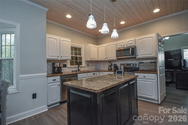 135 Southhaven Dr, Mooresville, NC 28117