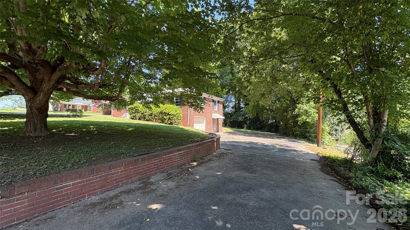 150 31st Ave, Hickory, NC 28601