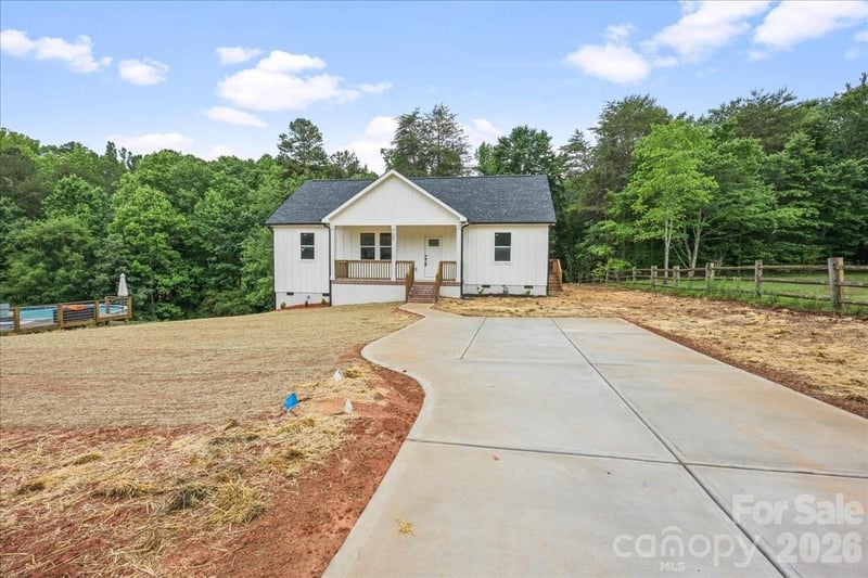 120 Whistling Pines Dr, Statesville, NC 28677