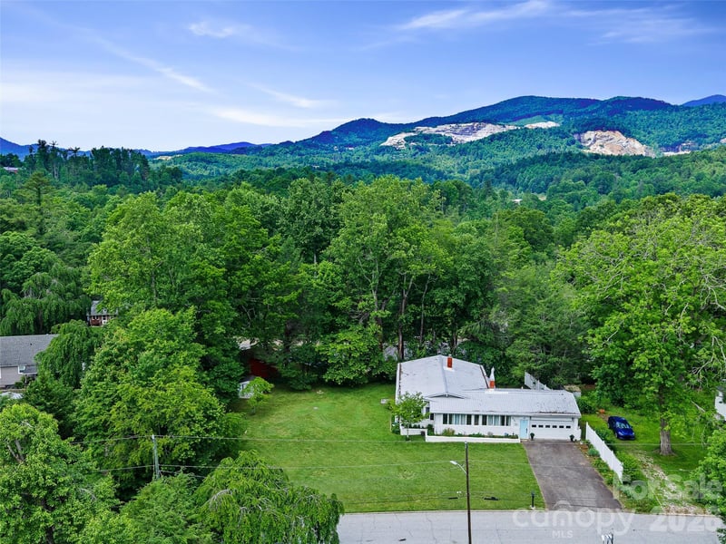 44 Hemlock Ave, Spruce Pine, NC 28777