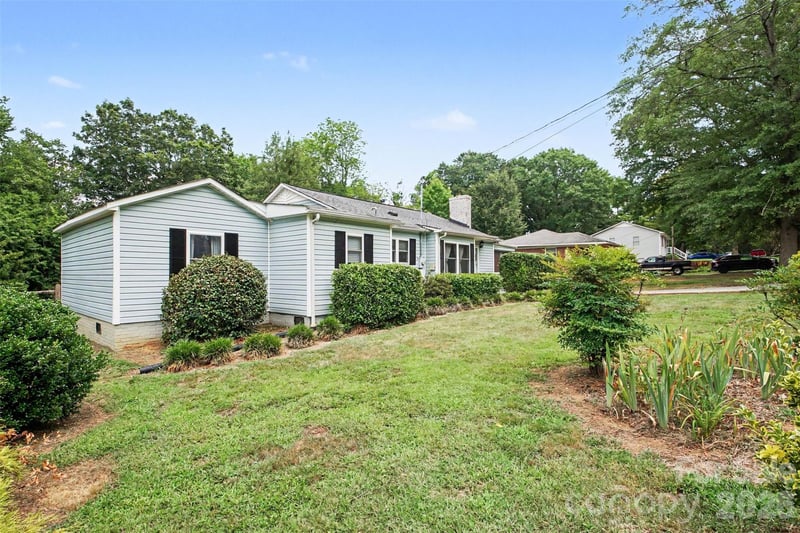 111 Cove Ave, Mount Holly, NC 28120